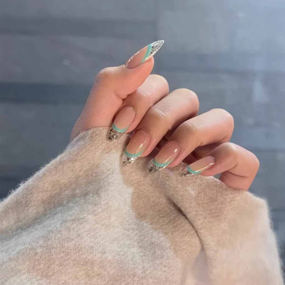 Glamouröse French Tip Nagelverzierungen