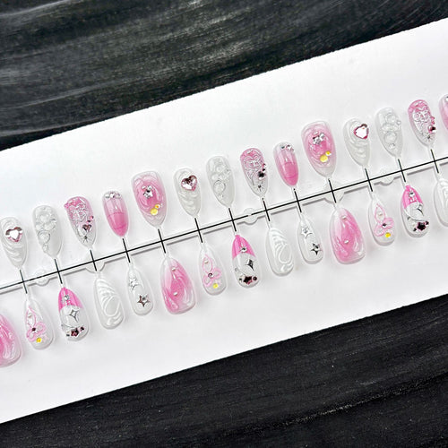 Dekoratives Press-On Nagelkunstset mit Strass-Akzenten