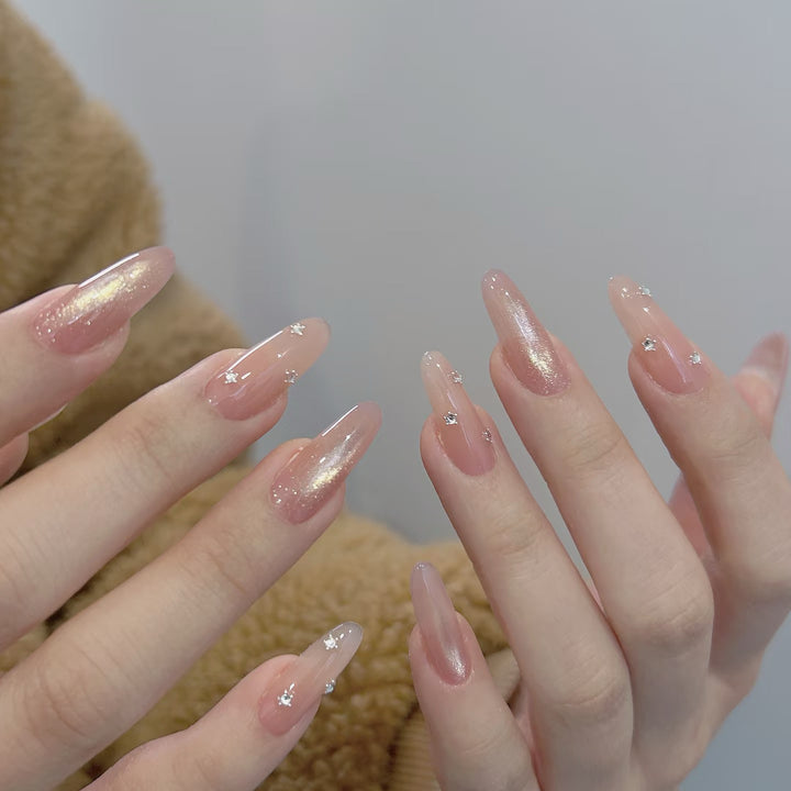 Elegante Kunstnägel mit Glitzerakzenten Karnz