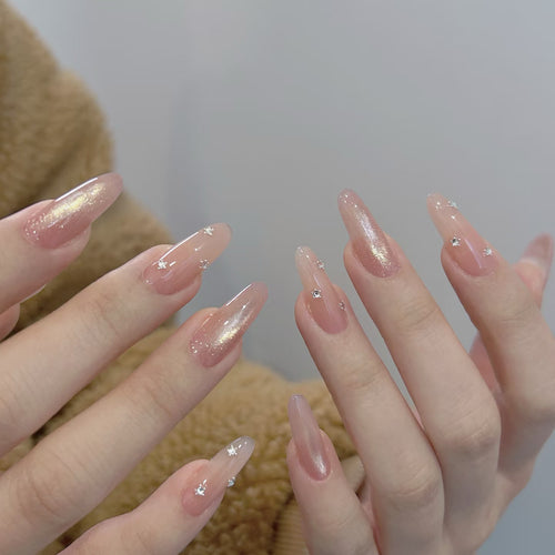 Elegante Kunstnägel mit Glitzerakzenten Karnz