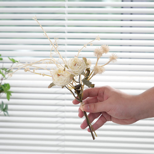 Dekorativem Blumenstrauß