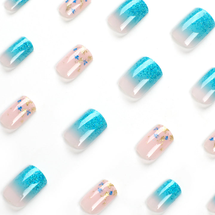 Kunstvolle Acryl-Nägel mit floralem Design und Glitzer Effekten Karnz