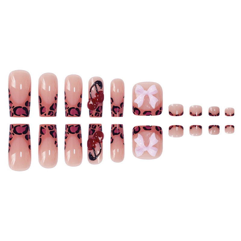 Künstlerische Nagelkunst Karnz