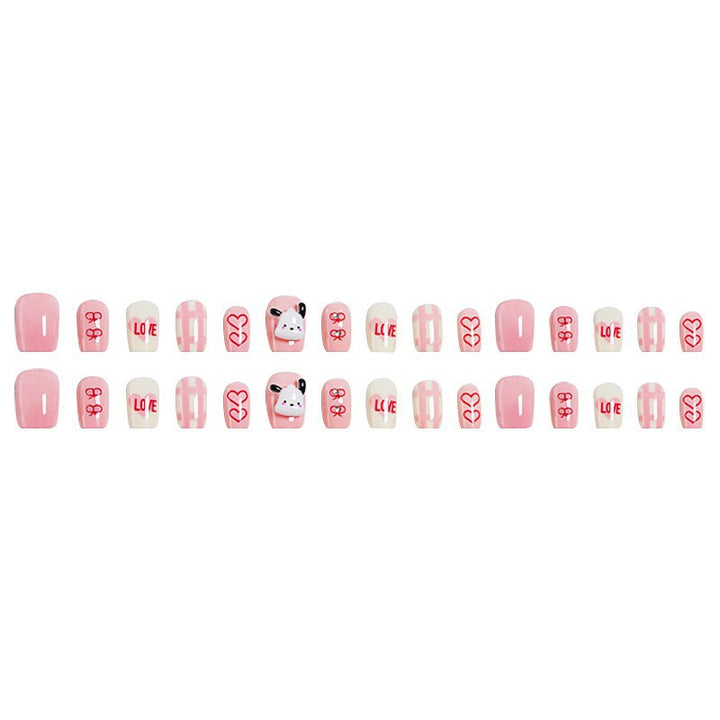 Kreatives Kunstnagelset mit modernen Herzmotiven Karnz