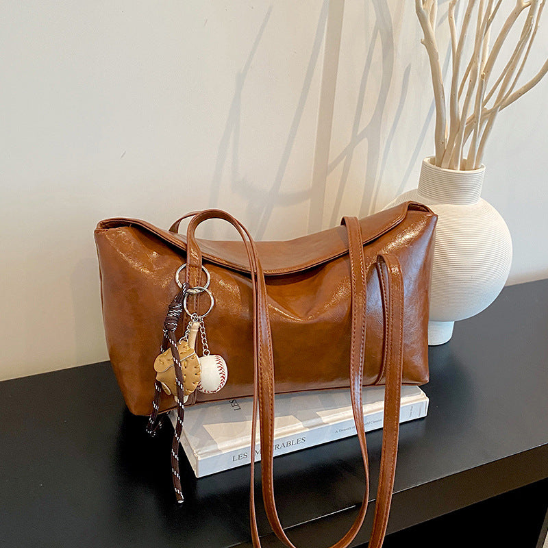 Schlanker minimalistischer Leder-Tote