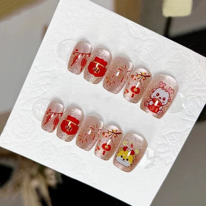Kreative Nagelkunst mit Fantasie-Motiven Karnz
