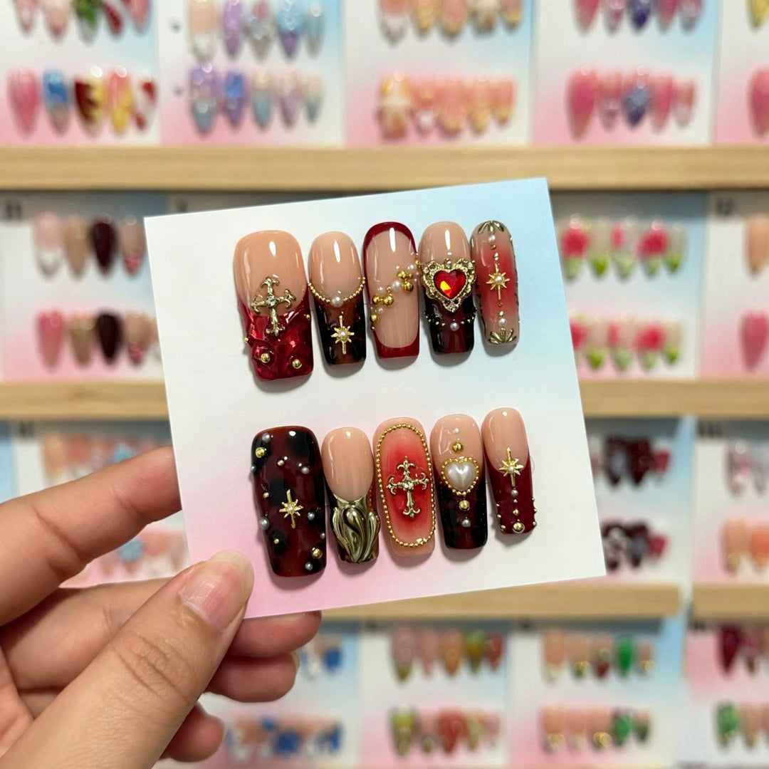 Luxuriöses Statement Press-On Nagelset mit Juwelenelementen