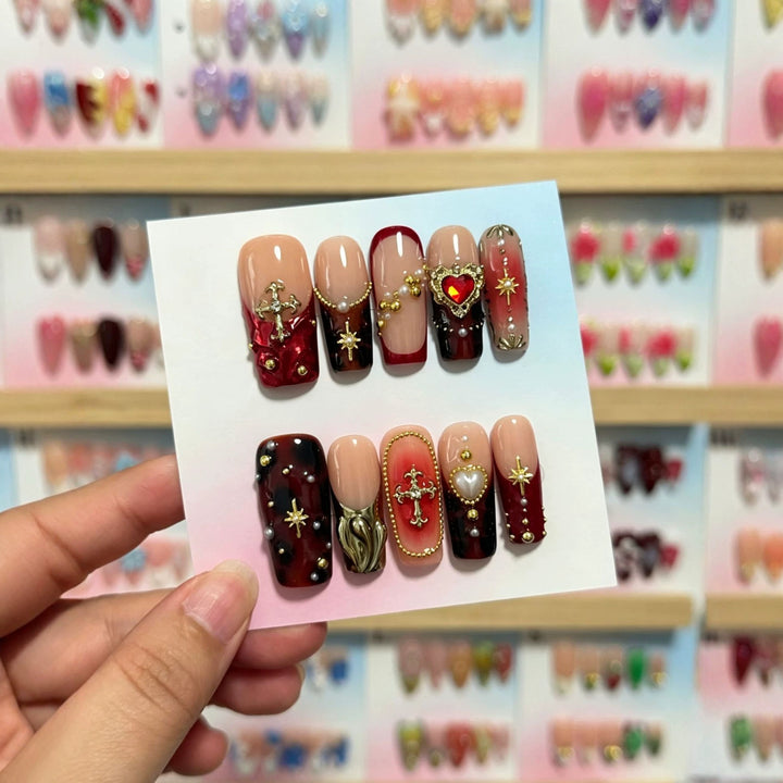 Luxuriöses Statement Press-On Nagelset mit Juwelenelementen