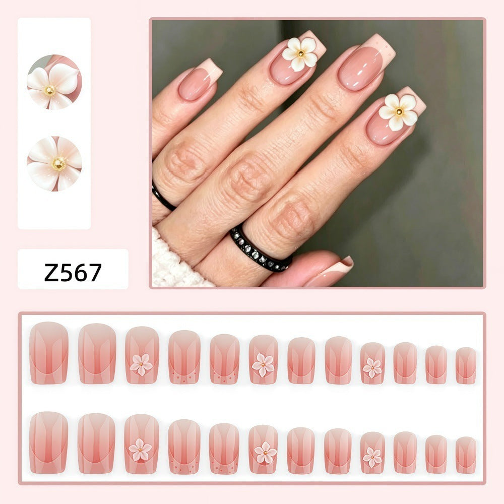 Kunstnägel mit Zartem Blüten-Design Karnz