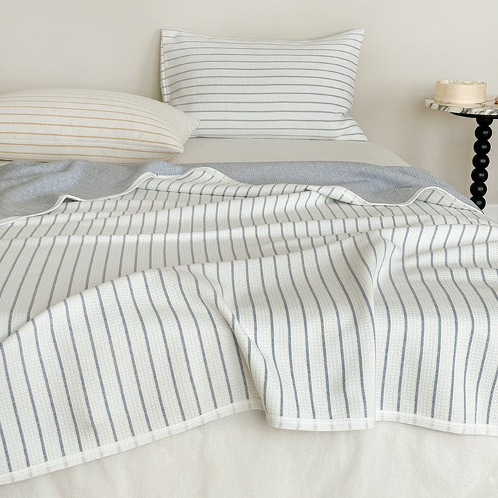 Wendbare Jacquard-Strickdecke mit feinen Streifen & passendem Kissenbezug-Set
