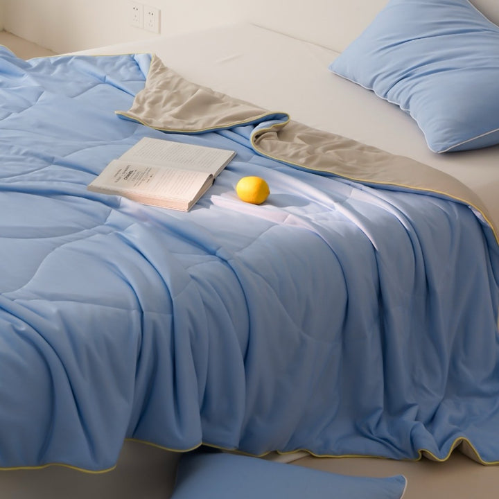 Leichte Steppdecke aus Mikrofaser-Satin, atmungsaktiv und hypoallergen