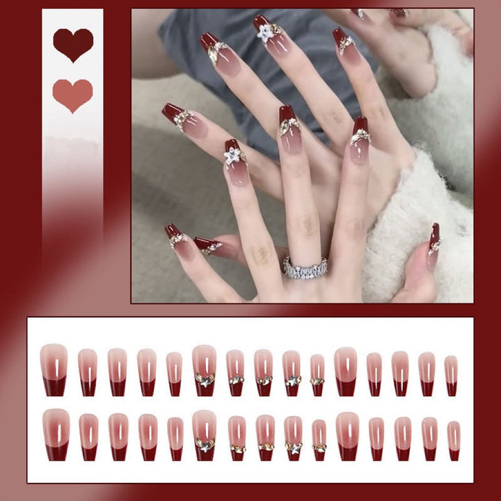 Glamouröse Nagelkunst mit Perlen und Glitzer Karnz