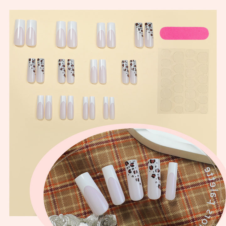 Künstlerisches Press-On-Nagelset mit stilvollem Tierdruckdesign Karnz