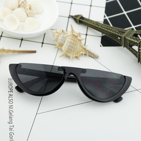 Damen Cat-Eye Brille mit markantem Rahmen und verspiegelten Gläsern Karnz