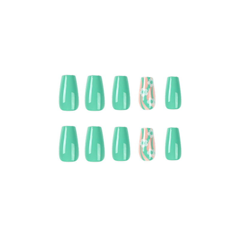 Kunstvolle Nagelverlängerungen im modernen floralem Design Karnz