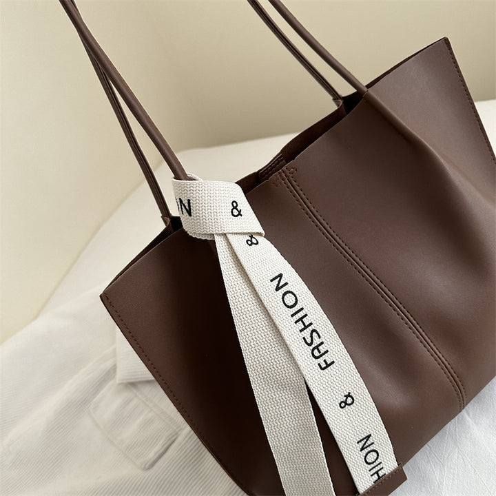 Modische strukturiert Tasche mit trendigem Riemen