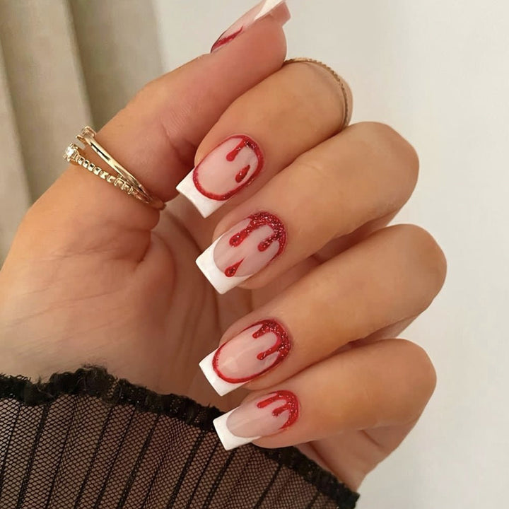 Künstlerische Blutstropfen Nagelkunst Verlängerungen Karnz