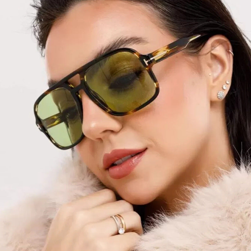 Damen quadratische Designerbrille mit filigranem Rahmen und modernem Kunststoffmaterial Karnz