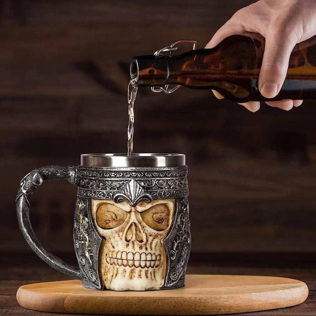 Bierkrug mit Totenkopf-Design Karnz