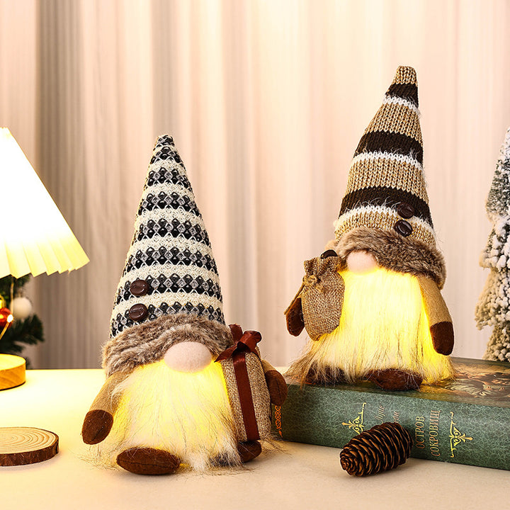 Dekorativer Weihnachtsgnom mit Geschenkpäckchen Karnz