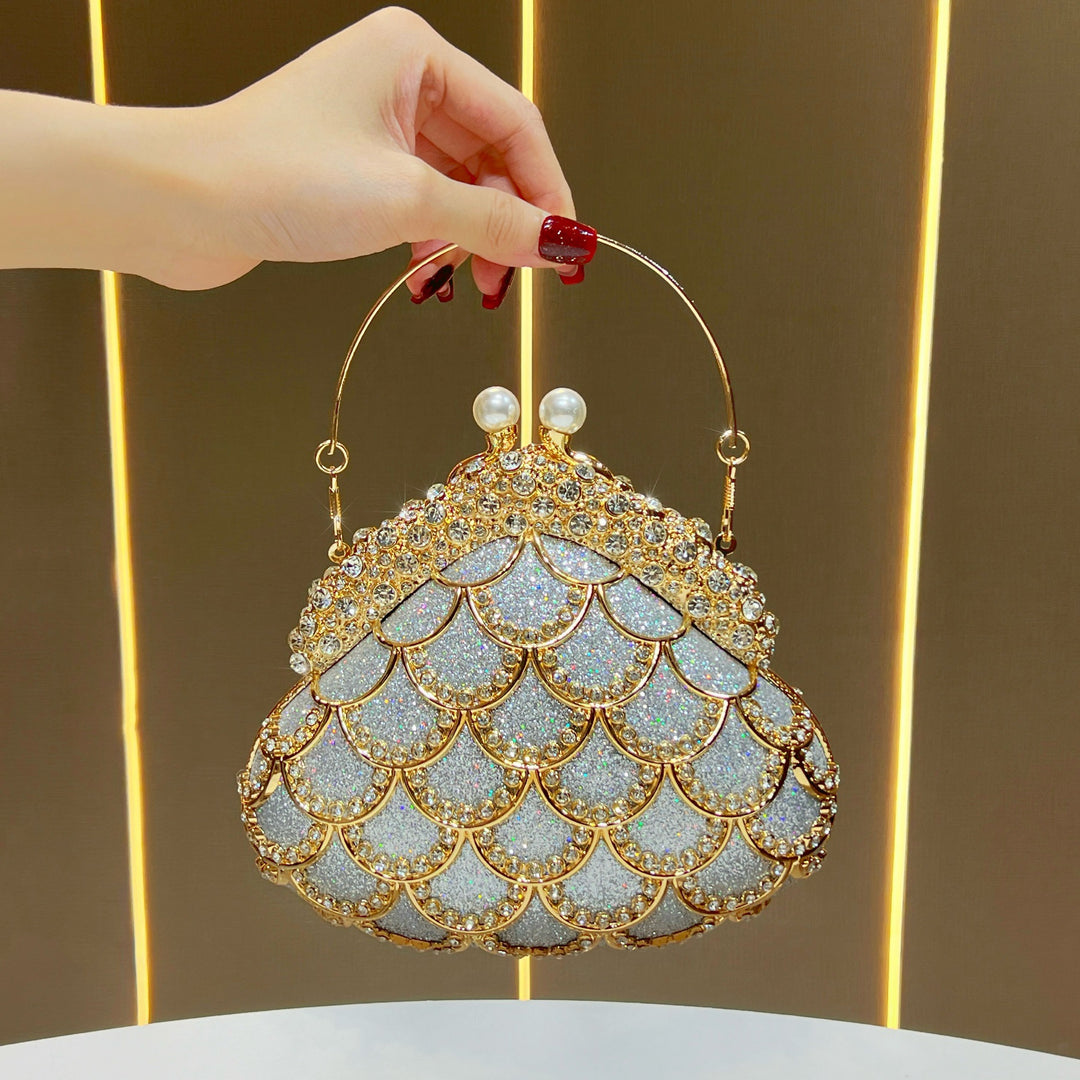 Dekorative mit Perlen akzentuierte Abend-Clutch