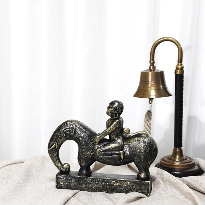 Verspielte Elefant-und-Kind-Skulptur