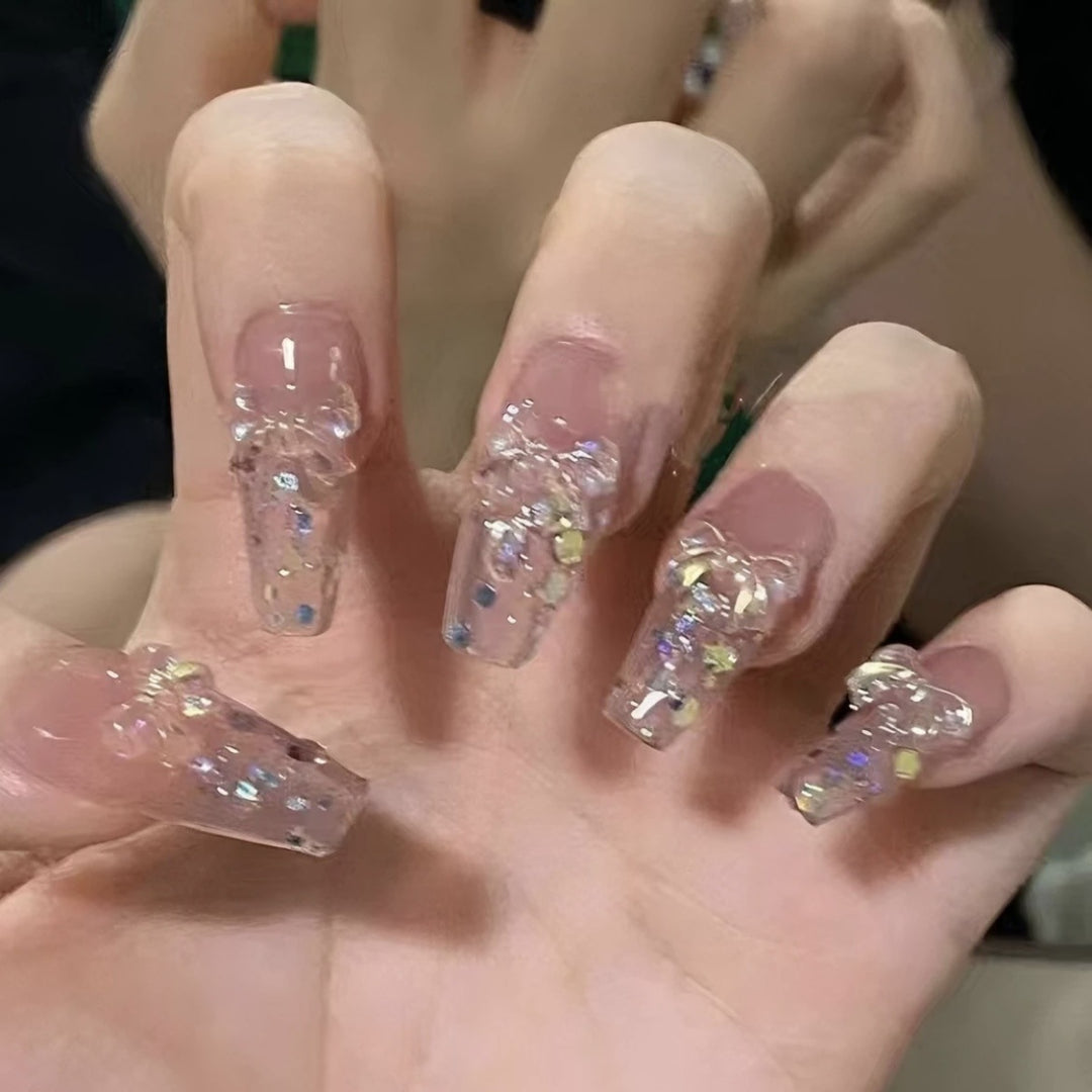 Elegante und Glänzende Nagelkunst Karnz