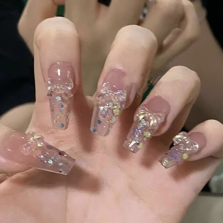 Elegante und Glänzende Nagelkunst Karnz
