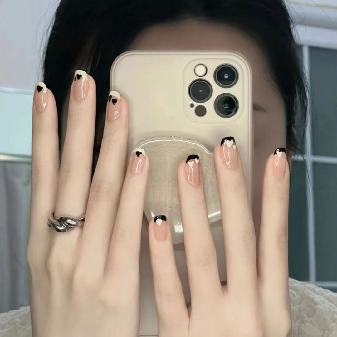Herz-Akzent Press-On Nagelkunst