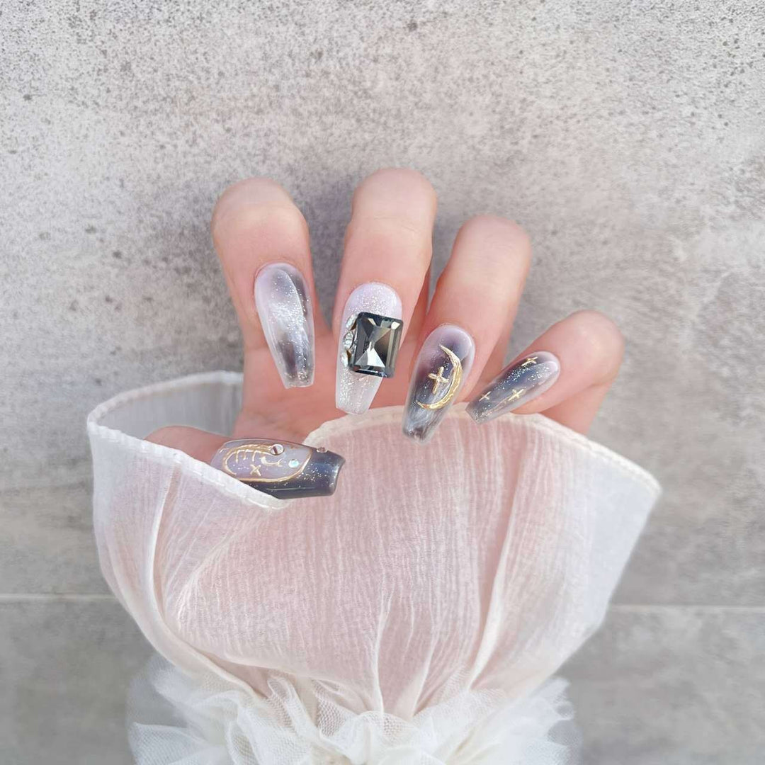 Glamorous Press-On Nail Art Set mit elegantem Design