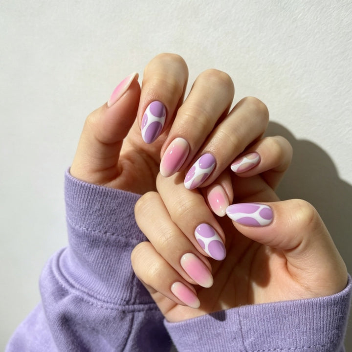 Künstlerisches Glänzendes Press-On-Nagelset mit Dekorativen Abstrakten Mustern Karnz