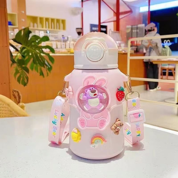 Damen verspielte und stylische Isolierflasche mit bunten Anhängern Karnz
