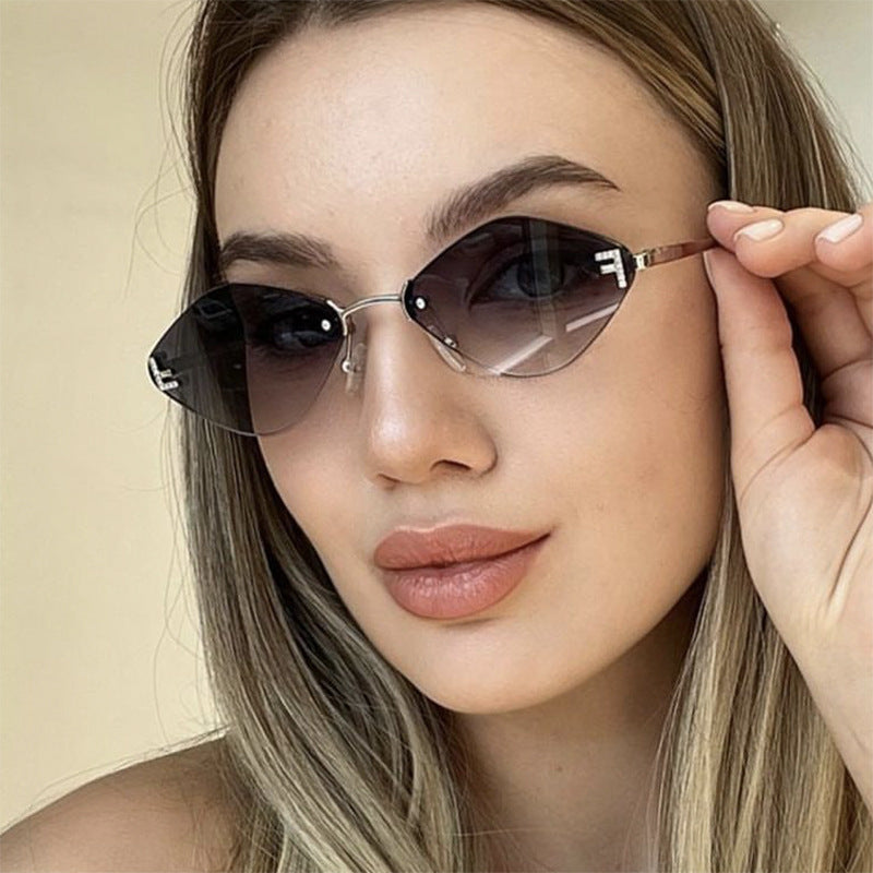 Damen geometrische Sonnenbrille im extravaganten Design mit gradienten Gläsern Karnz
