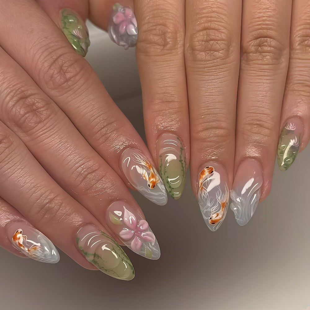 Kunstnägel mit floralen Motiven Karnz