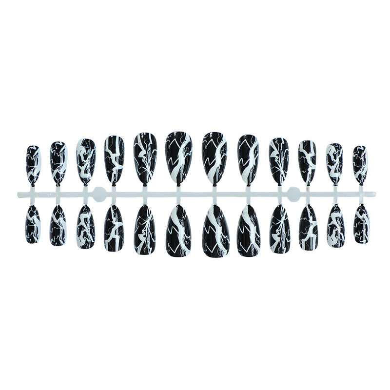 Stylisches Künstlerisches Press-On Nagelkunst Set mit Blitzdesign