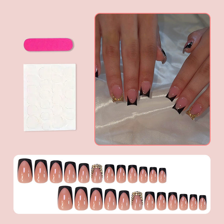 Kunstnagelset mit elegantem französischem Design und glamourösen Akzenten Karnz