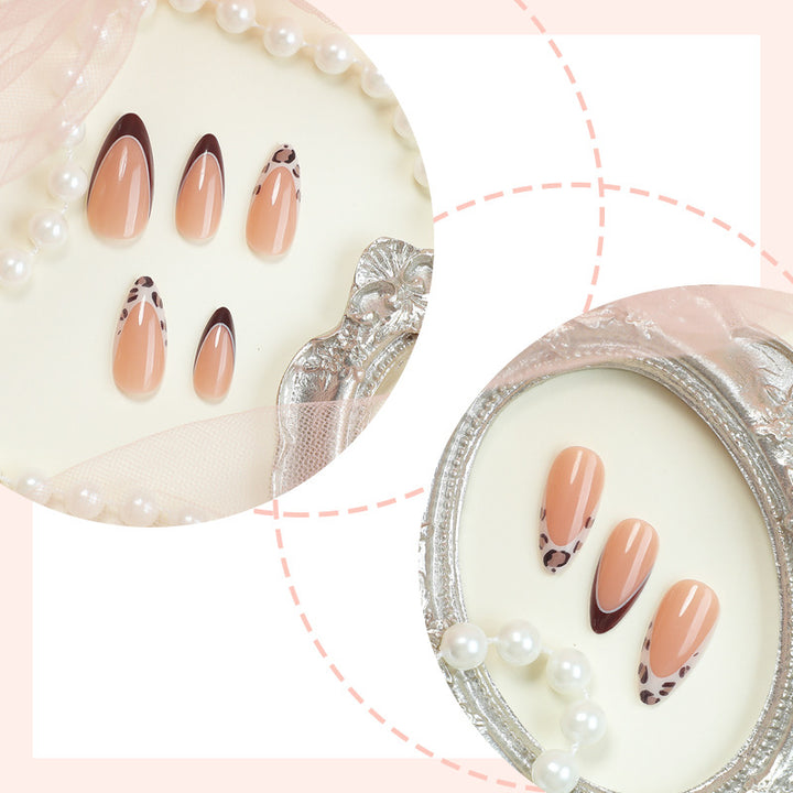 Stilvolles Press-On Nagelkunst-Set mit modernen Designs Karnz