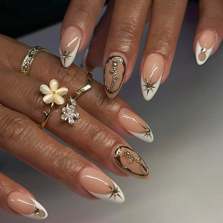 Elegante Stiletto Press-On Nägel mit künstlerischem Design