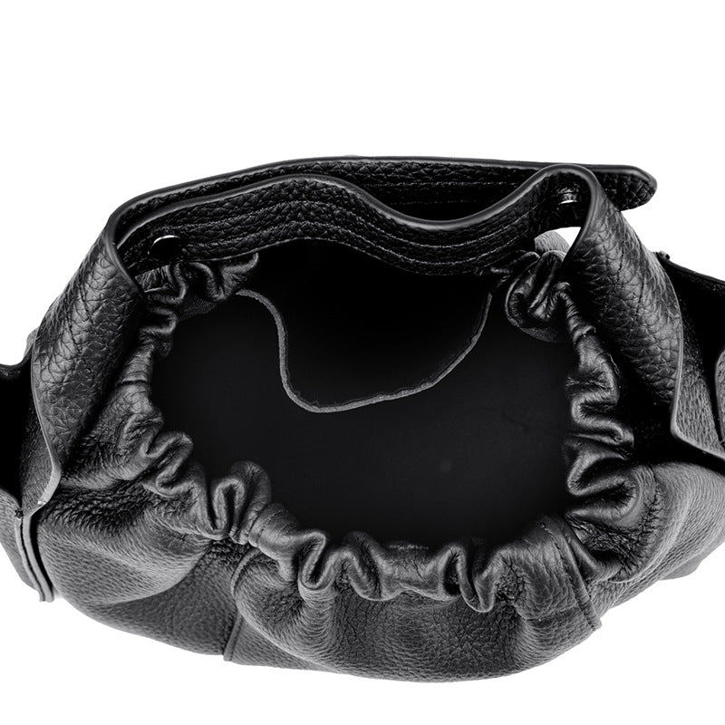 Texturierte Leder-Schnürtasche Karnz