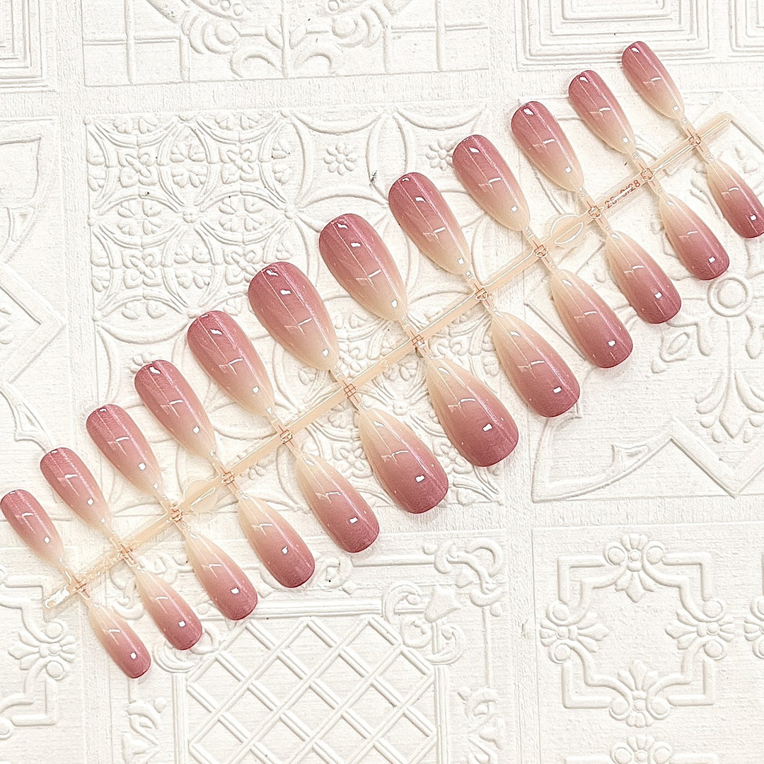Elegante Ombre Druck-Nägel Karnz