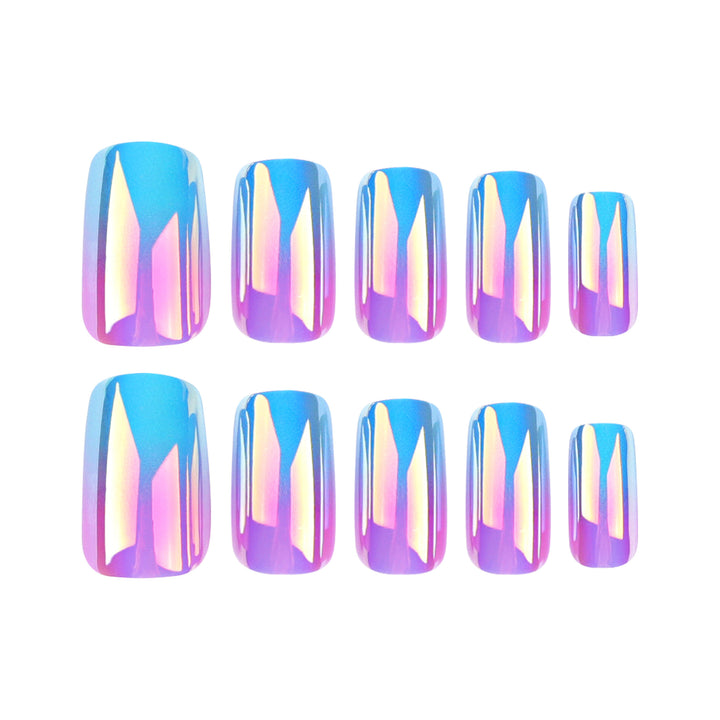 Künstliche Nagelkunst im holografischen Design Karnz