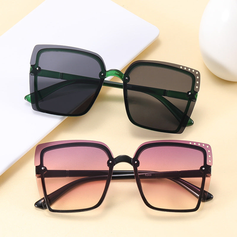 Damen Quadratische Sonnenbrille mit funkelnden Rahmenakzenten Karnz