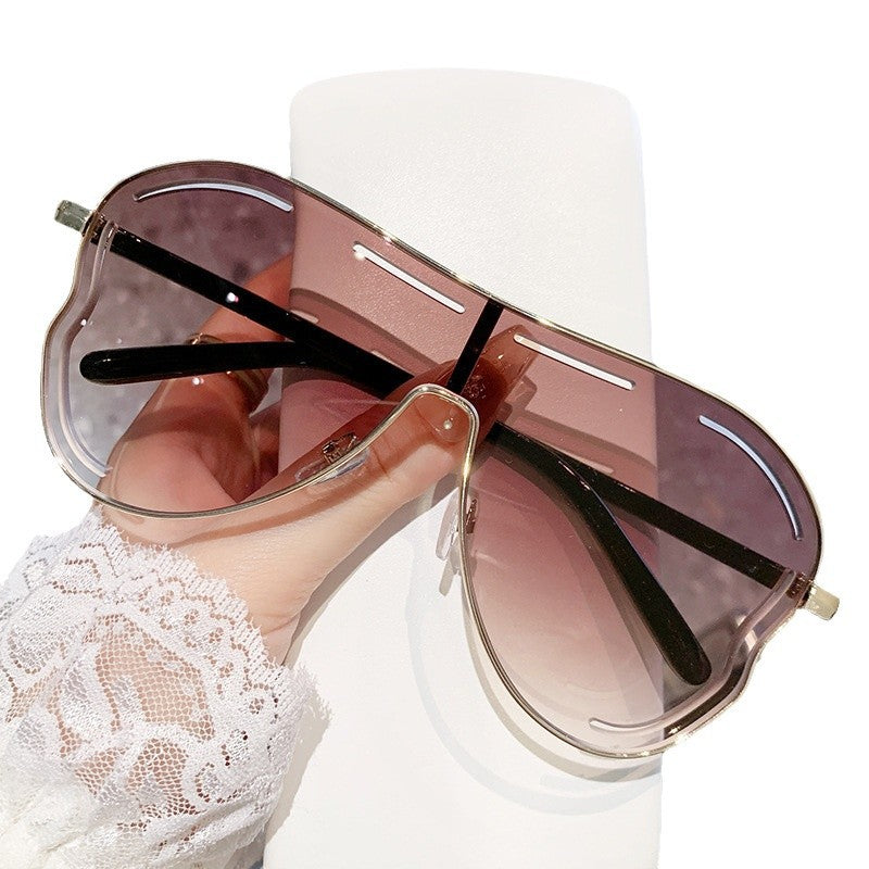 Damen Sportliche Oversized-Sonnenbrille im einzigartigen Design Karnz