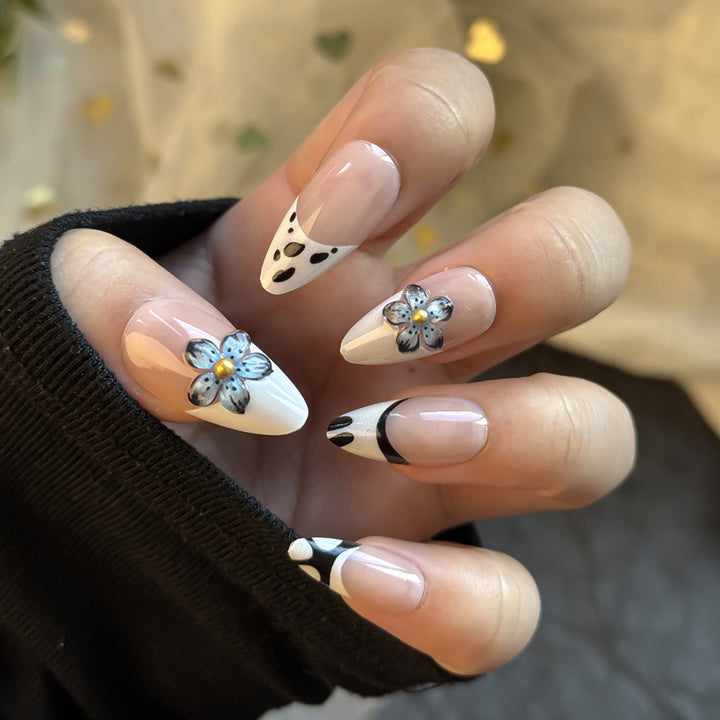 Blumen-Themen Press-On Nageldesign-Kollektion Karnz