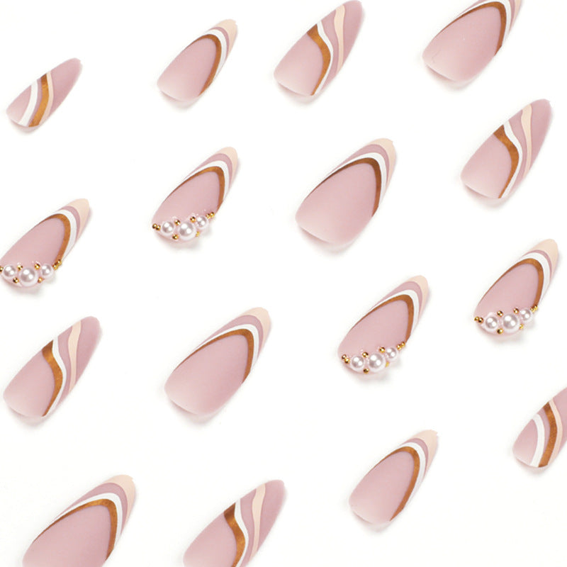 Kunstvolle Stiletto-Nägel mit elegantem Wellen-Design Karnz