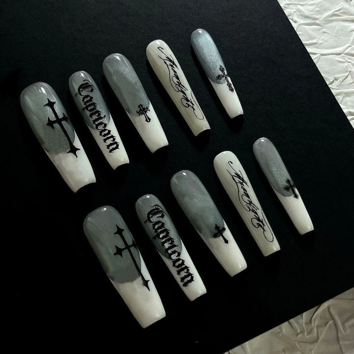 Stylische Glitzerstern-Nagelkunst Karnz