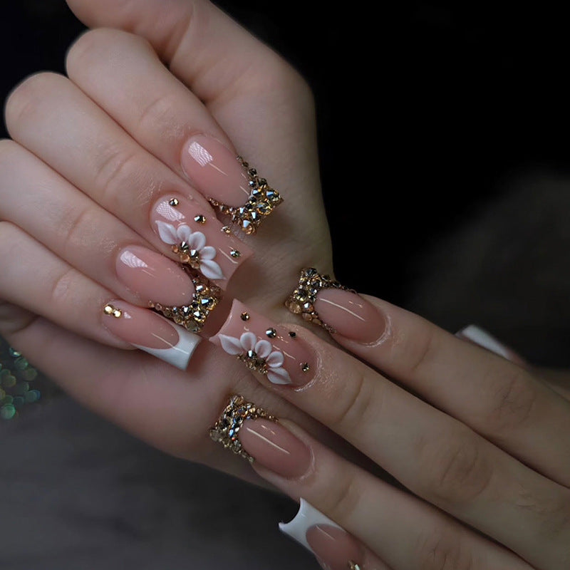 Luxuriöse mit Strass verzierte Nagelverlängerungen Karnz