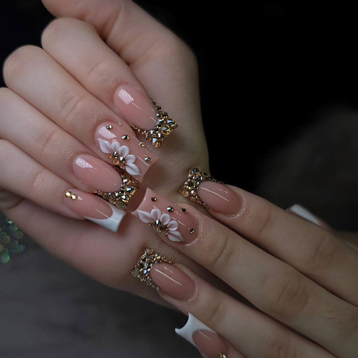 Luxuriöse mit Strass verzierte Nagelverlängerungen Karnz
