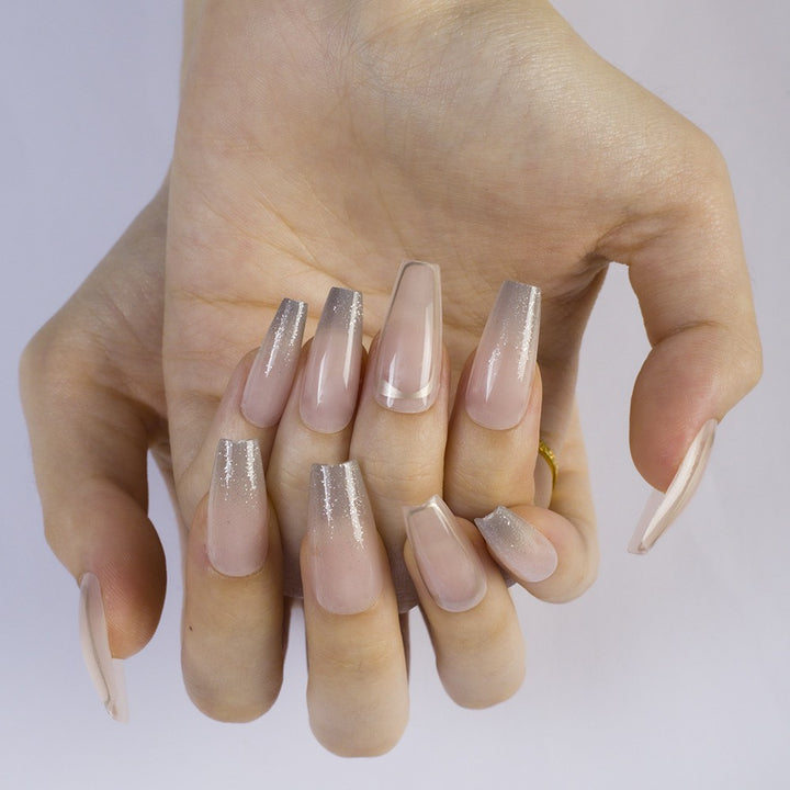 Elegante und Natürliche Nagelverzierung Karnz