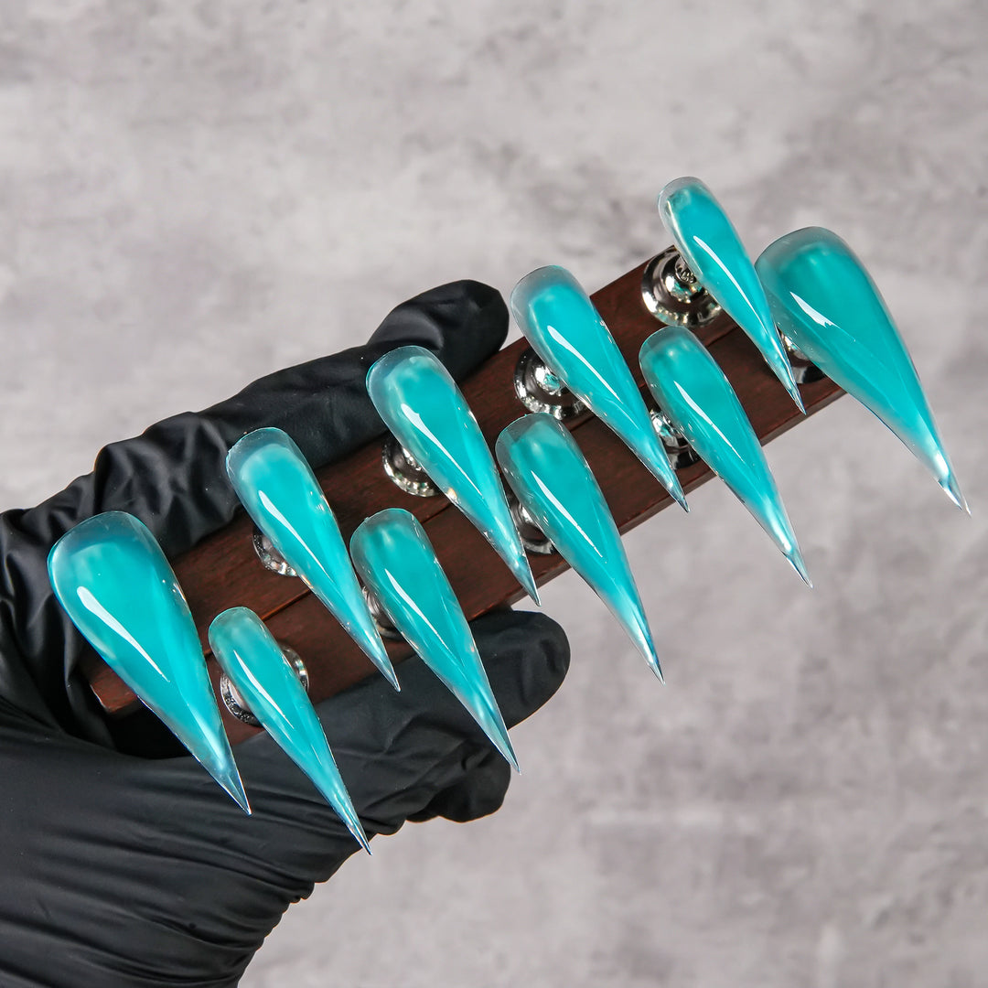 Skulptierte Stiletto Press-On Nagelverstärkungen